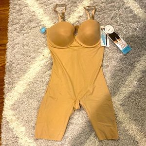 NWT strapless cupped shaping bodysuit